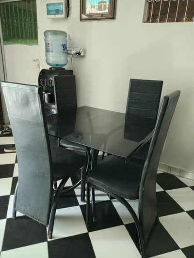 4 seater dining table