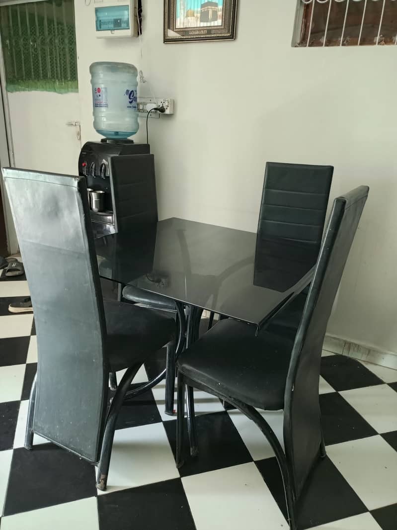 4 seater dining table 0