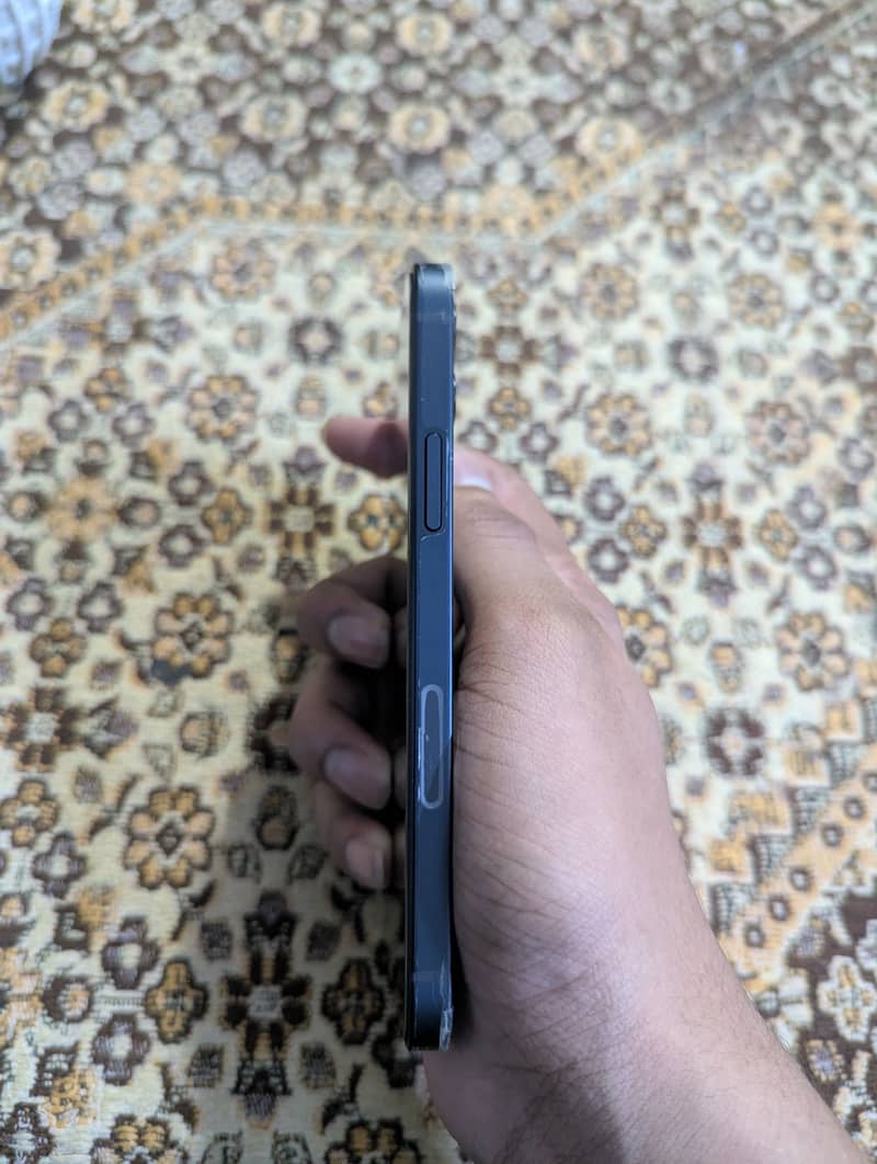 Apple iPhone 12 Water Pack 5