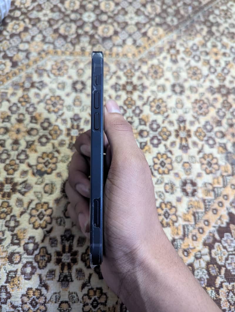 Apple iPhone 12 Water Pack 7