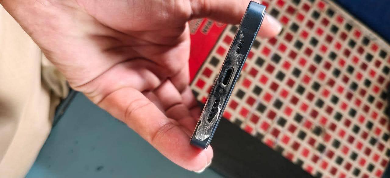 Apple iPhone 13 jv 0