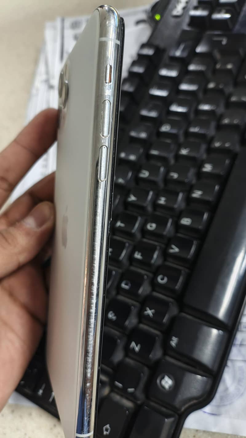 Apple iPhone 11 Pro Max 2