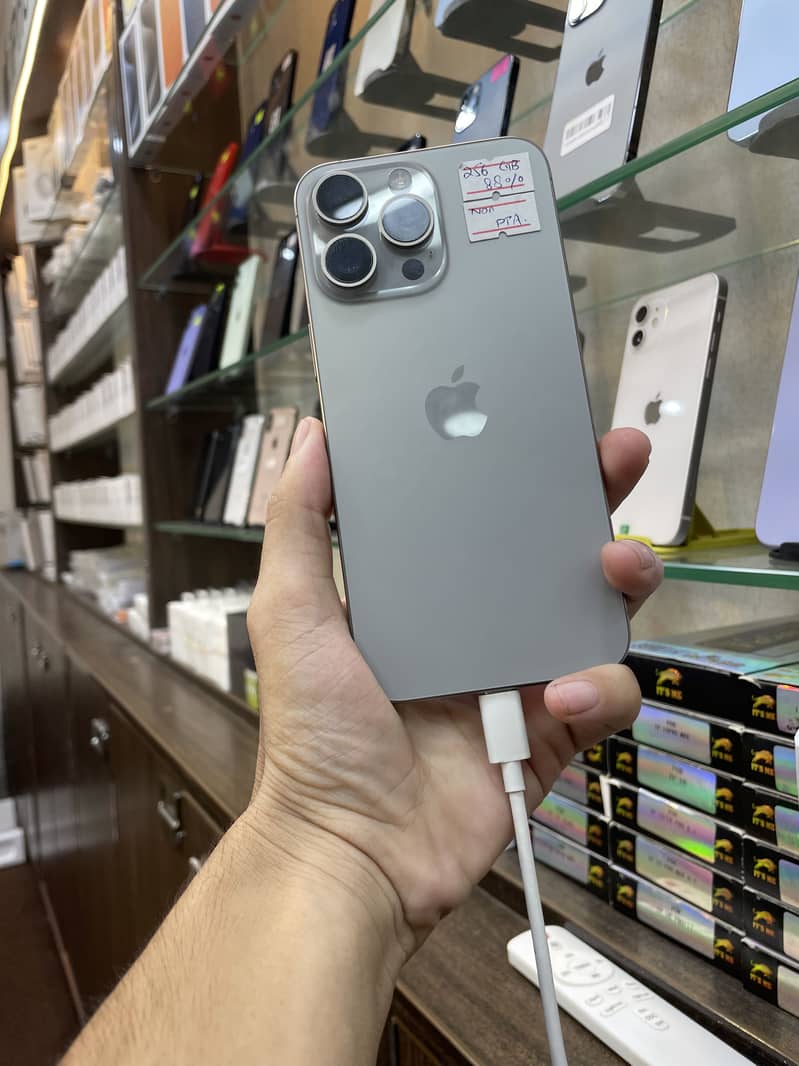 Apple iPhone 15 Pro Max 0