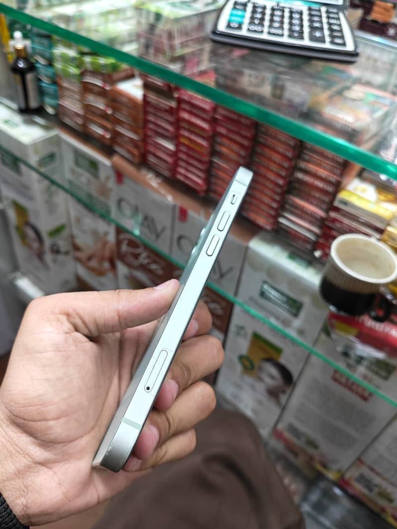 Apple iPhone 12 1