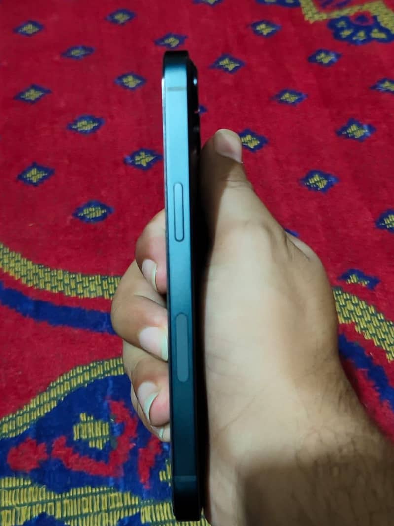 Apple iPhone 13 JV 3