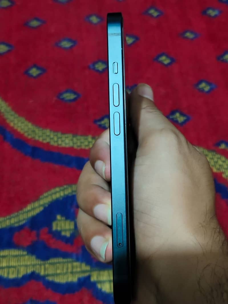 Apple iPhone 13 JV 7
