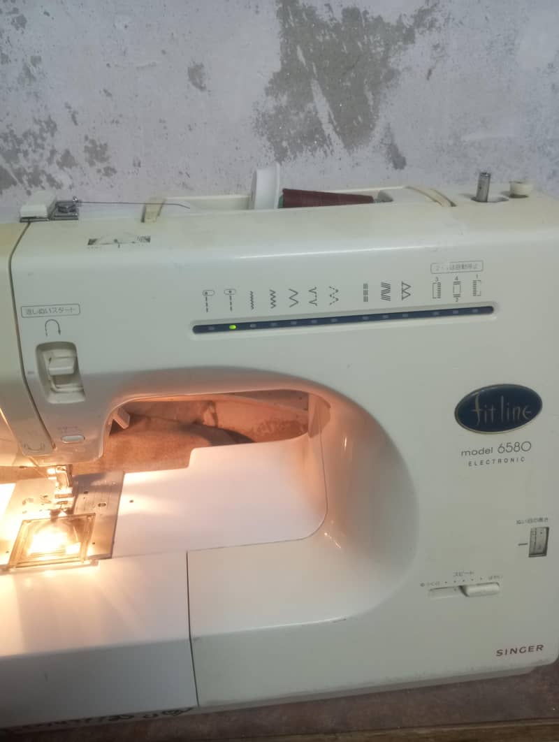 sewing machine new condition 0