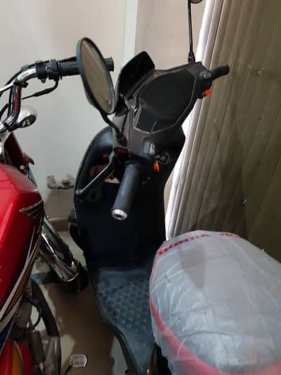 Scooty evee