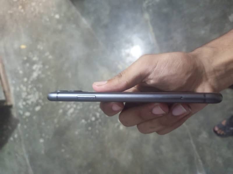Apple iPhone 11 0