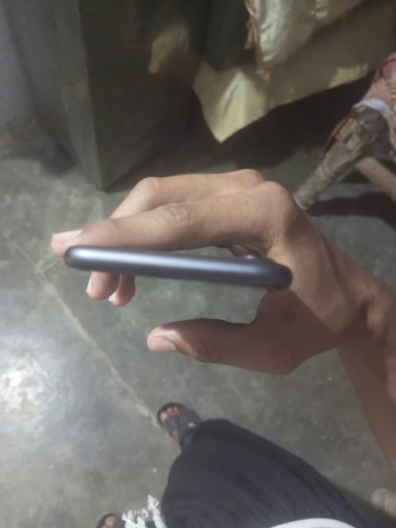 Apple iPhone 11 3