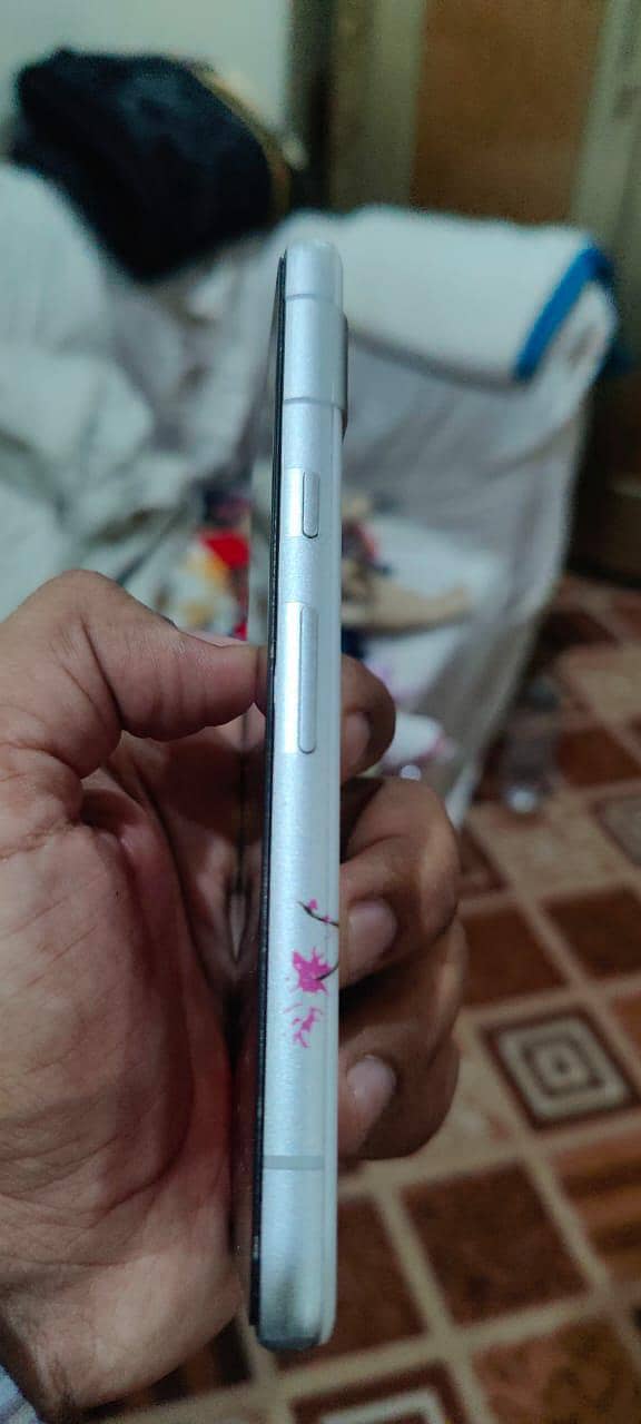 Google Pixel 7a 5