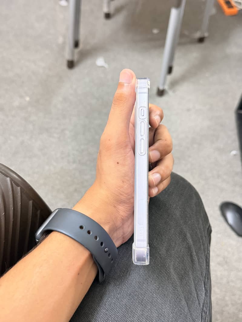 Apple iPhone 14 4