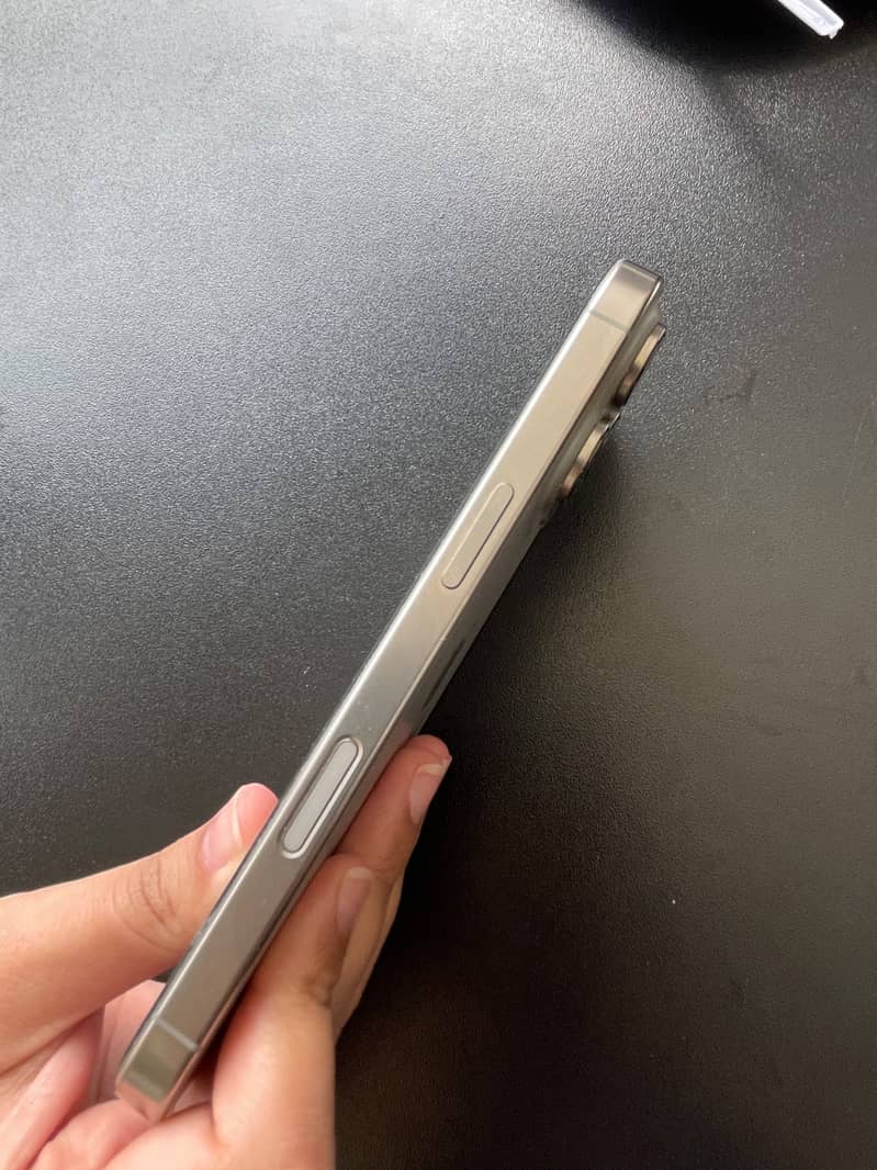 iPhone 16 Pro 3