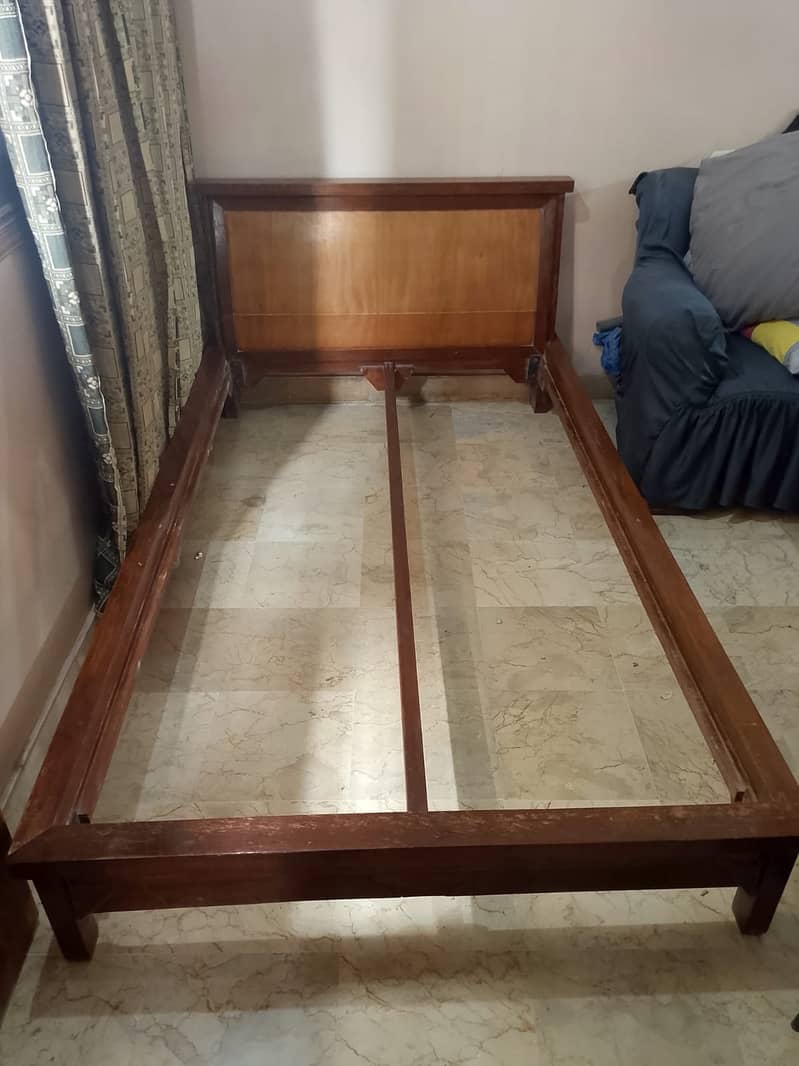 Solid wooden single bed with headboard excellent condition without mat 0