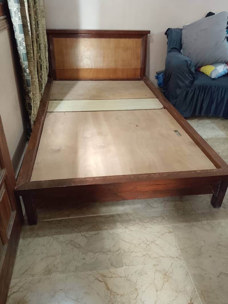 Solid wooden single bed with headboard excellent condition without mat 1