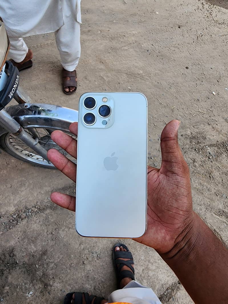 Apple iPhone 13 Pro Max 0