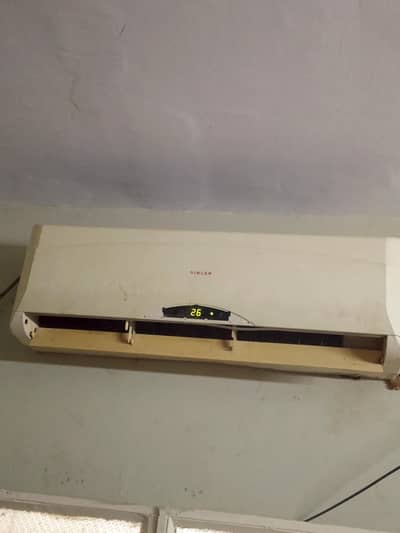 Ac split Singer Company 1.5 ton behtreen cooling hai chalta hoa Ac hai