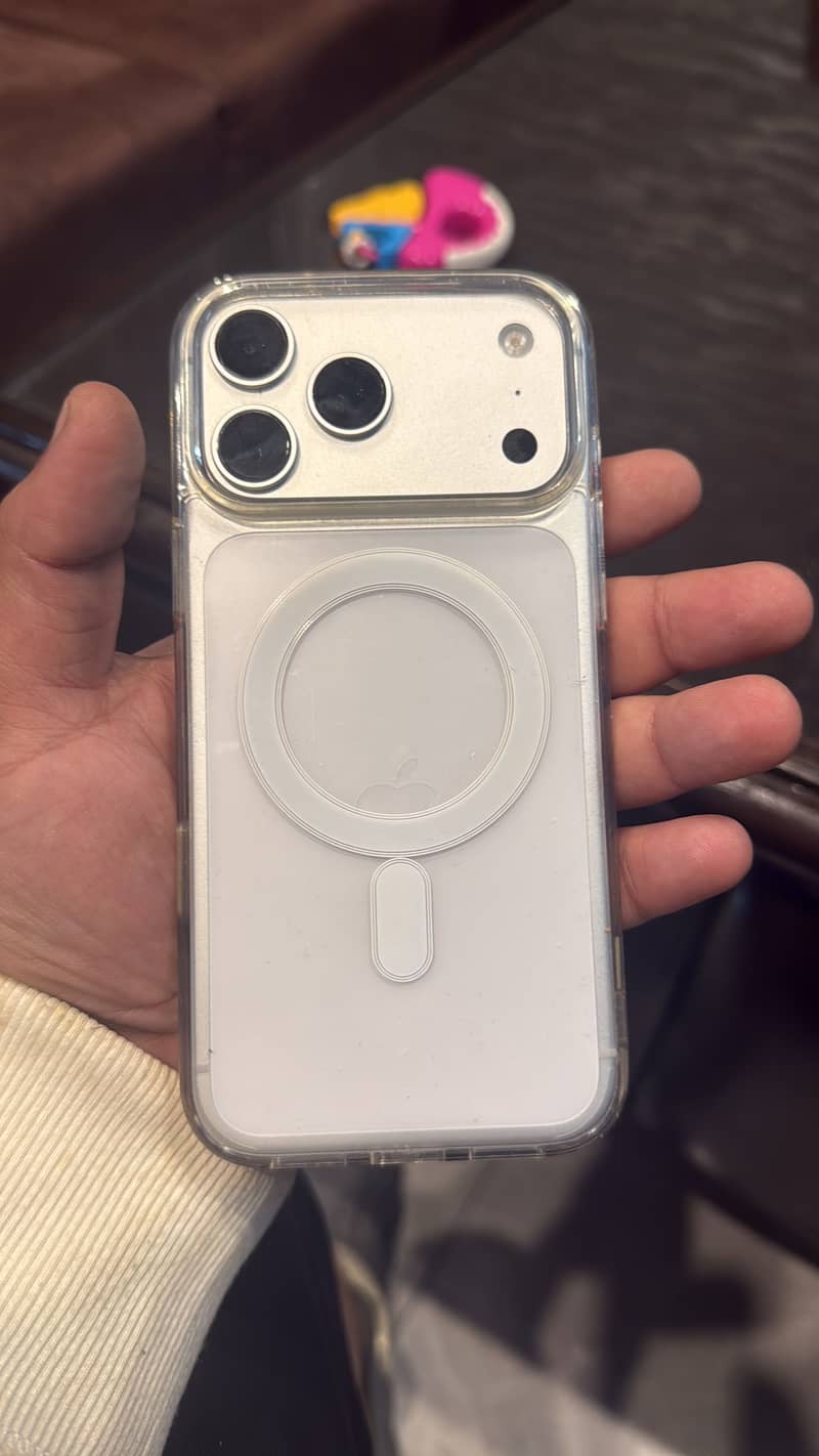 iPhone 17 pro max silver 0