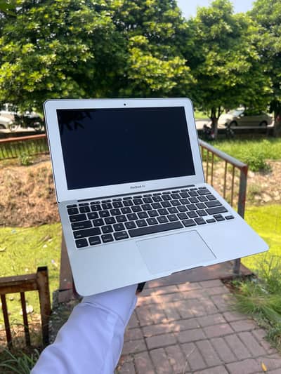 Macbook air  contact on whatsapp