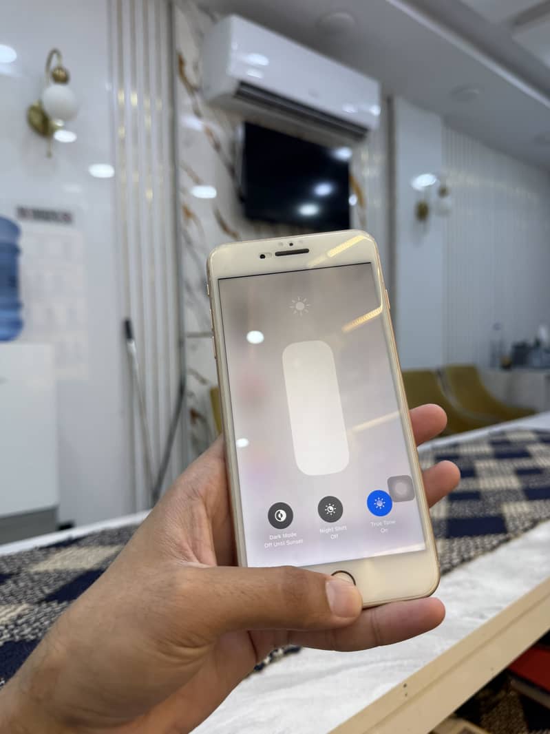Apple iPhone 8 Plus 2