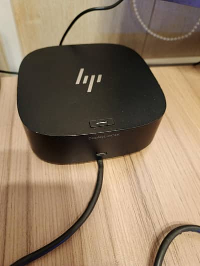 Hp Docking Station G5 with adapter.
