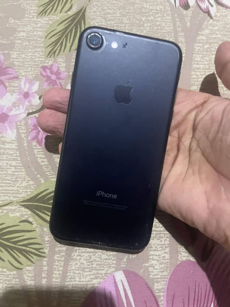 Apple iPhone 7 0