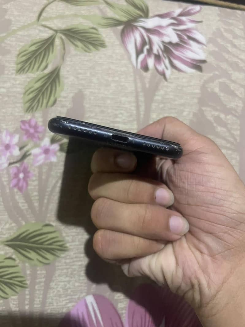 Apple iPhone 7 1