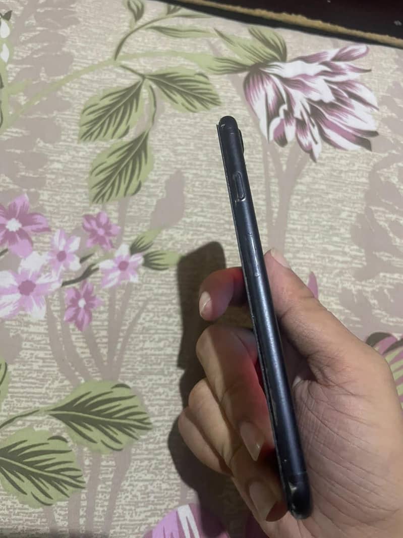 Apple iPhone 7 4