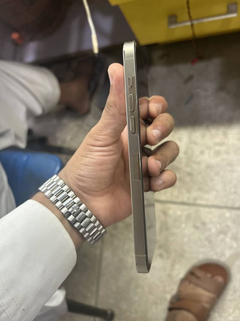 Apple iPhone 14 Pro Max 2