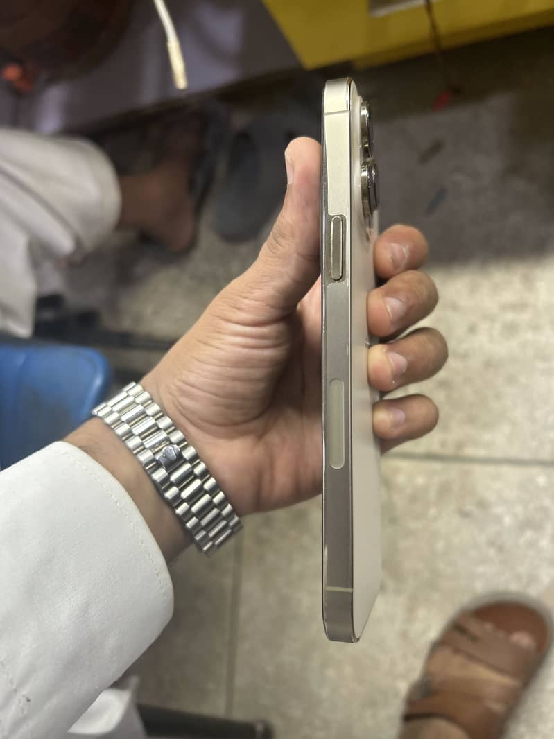 Apple iPhone 14 Pro Max 4
