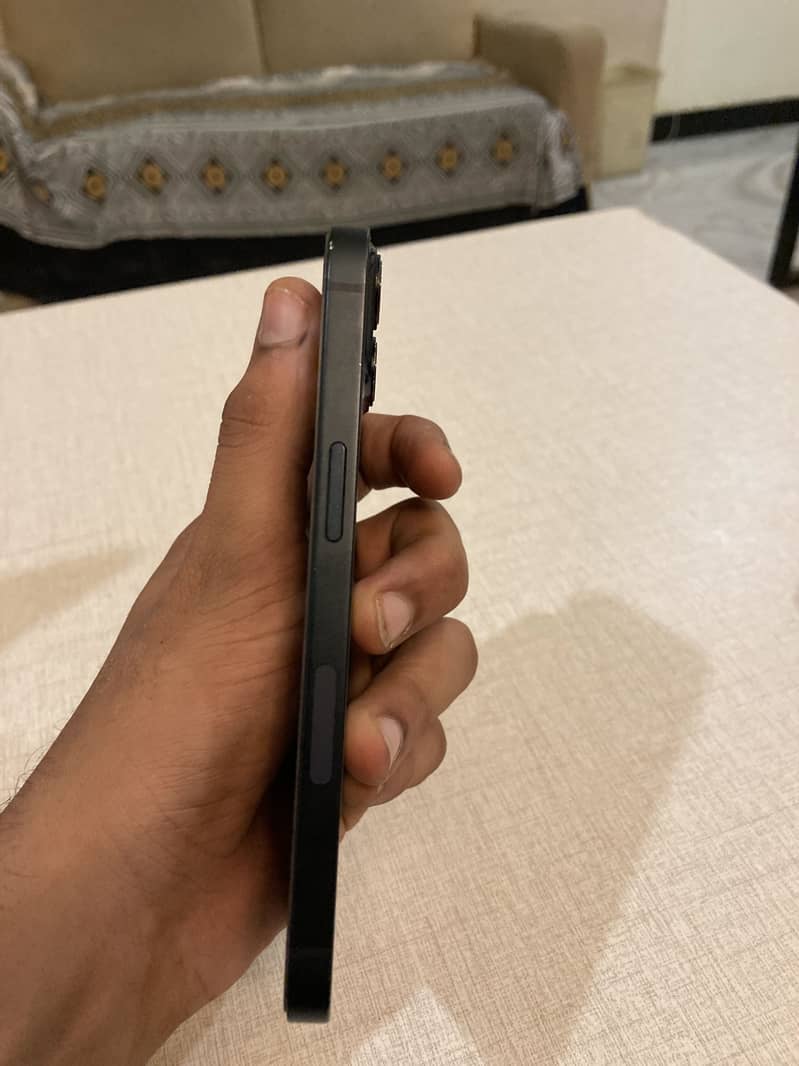 Apple iPhone 13 5