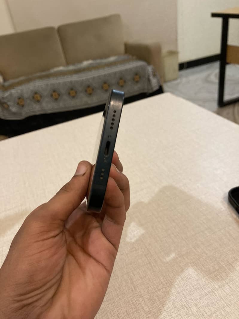 Apple iPhone 13 6