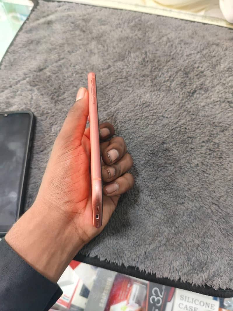 Apple iPhone XR 0