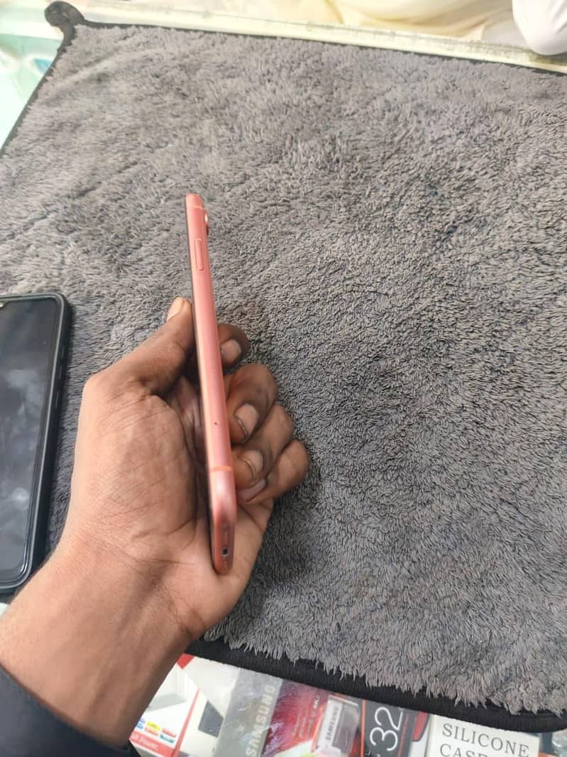 Apple iPhone XR 1