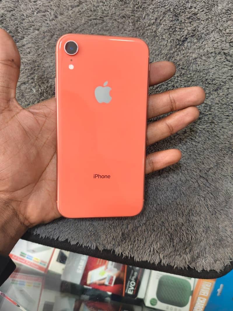 Apple iPhone XR 4