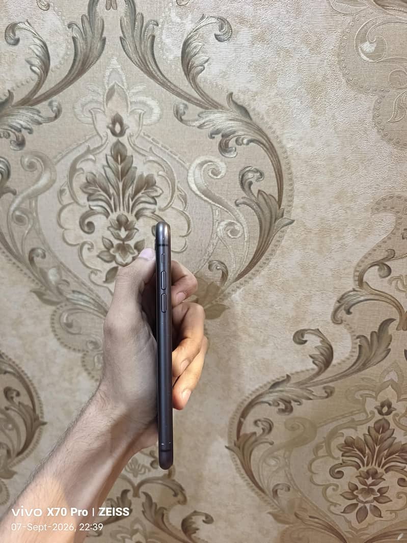 Apple iPhone 11 3