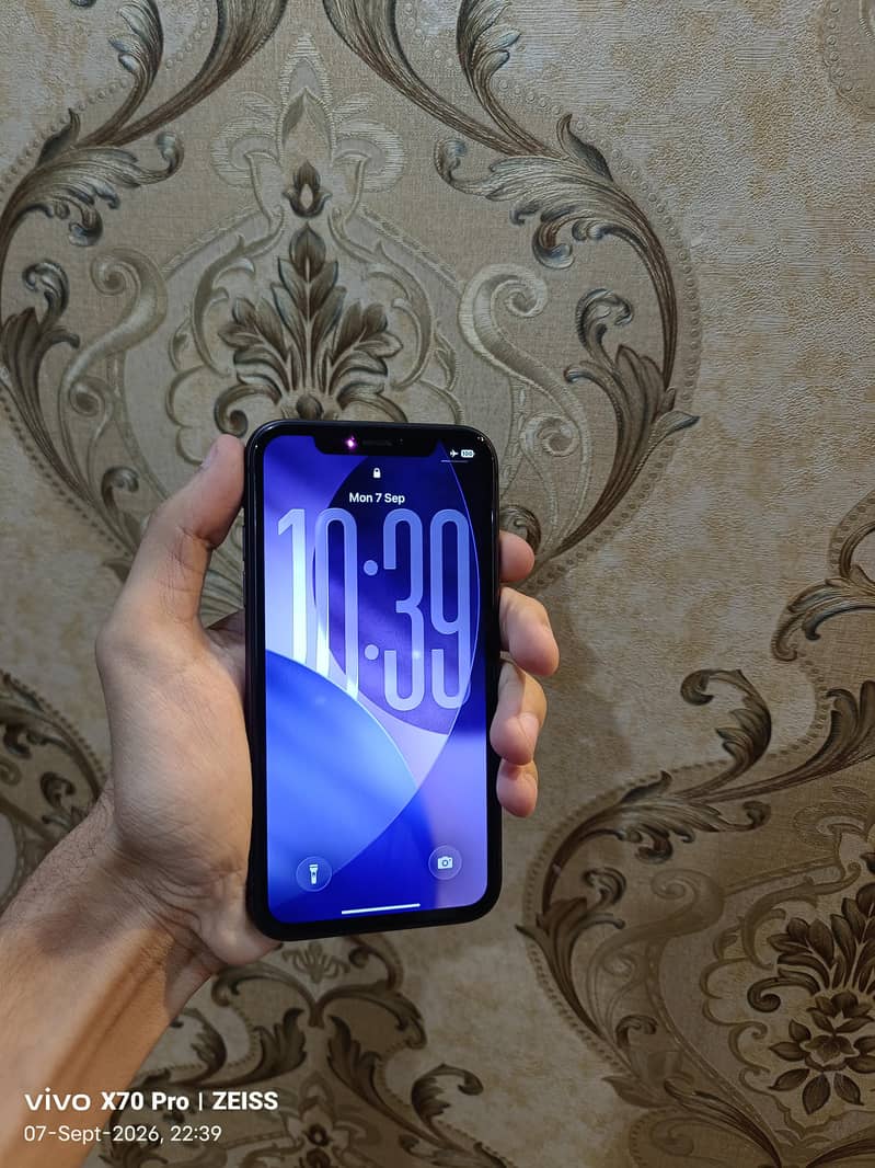 Apple iPhone 11 4
