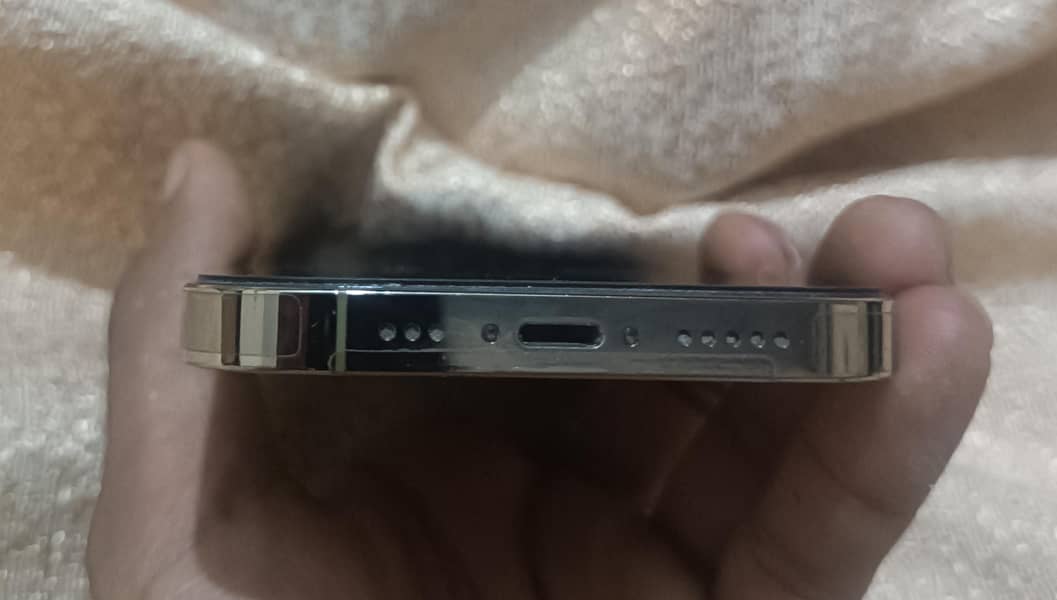 Apple iPhone 14 Pro 2