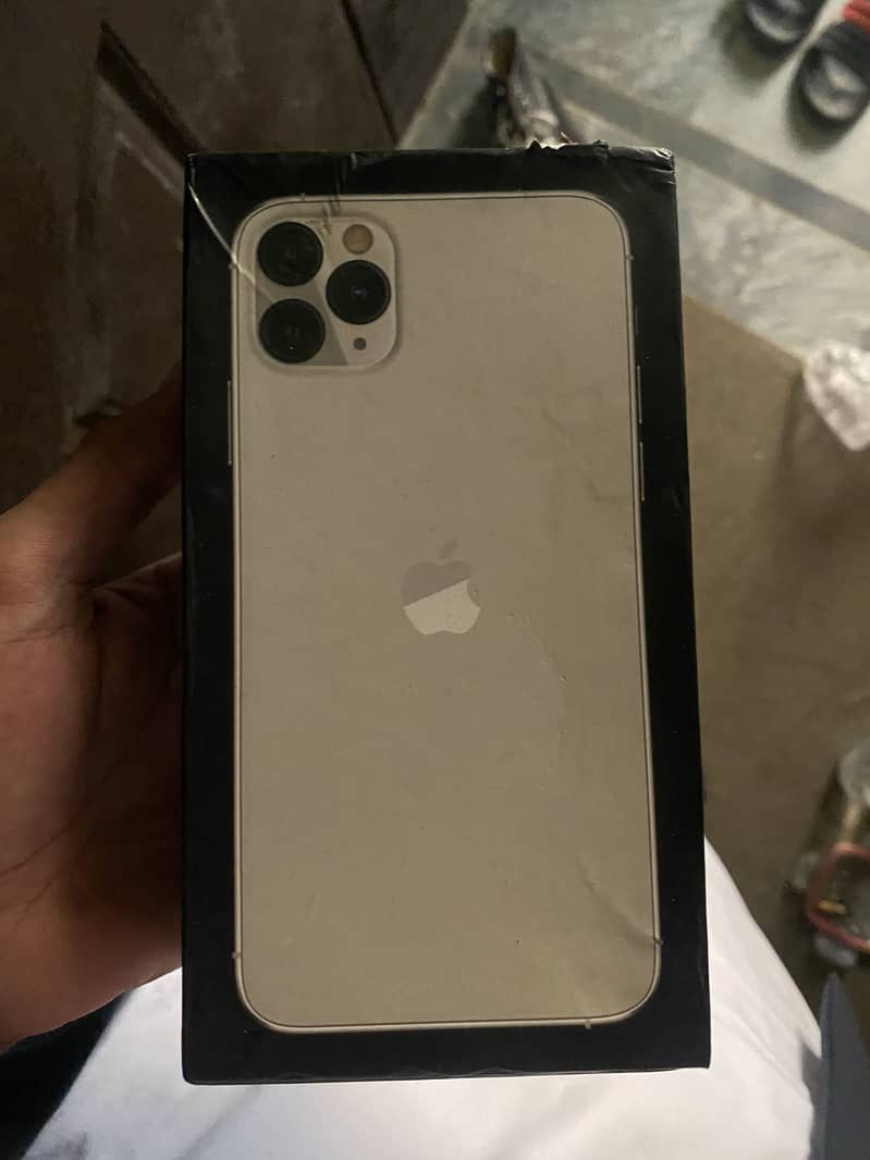 Apple iPhone 11 Pro Max with box 3