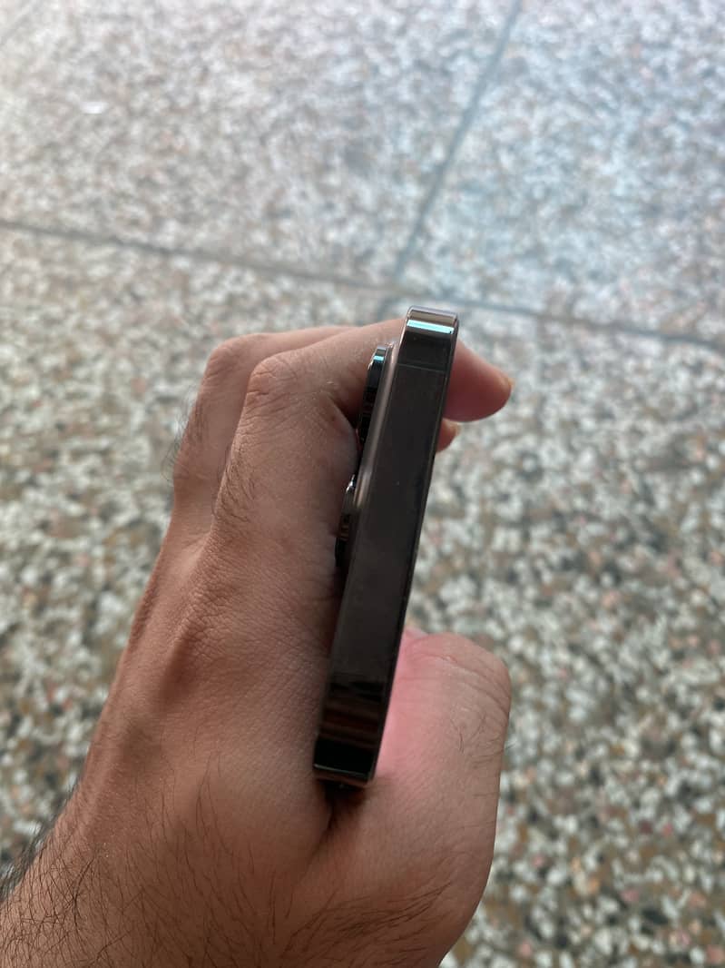 Apple iPhone 14 Pro 4