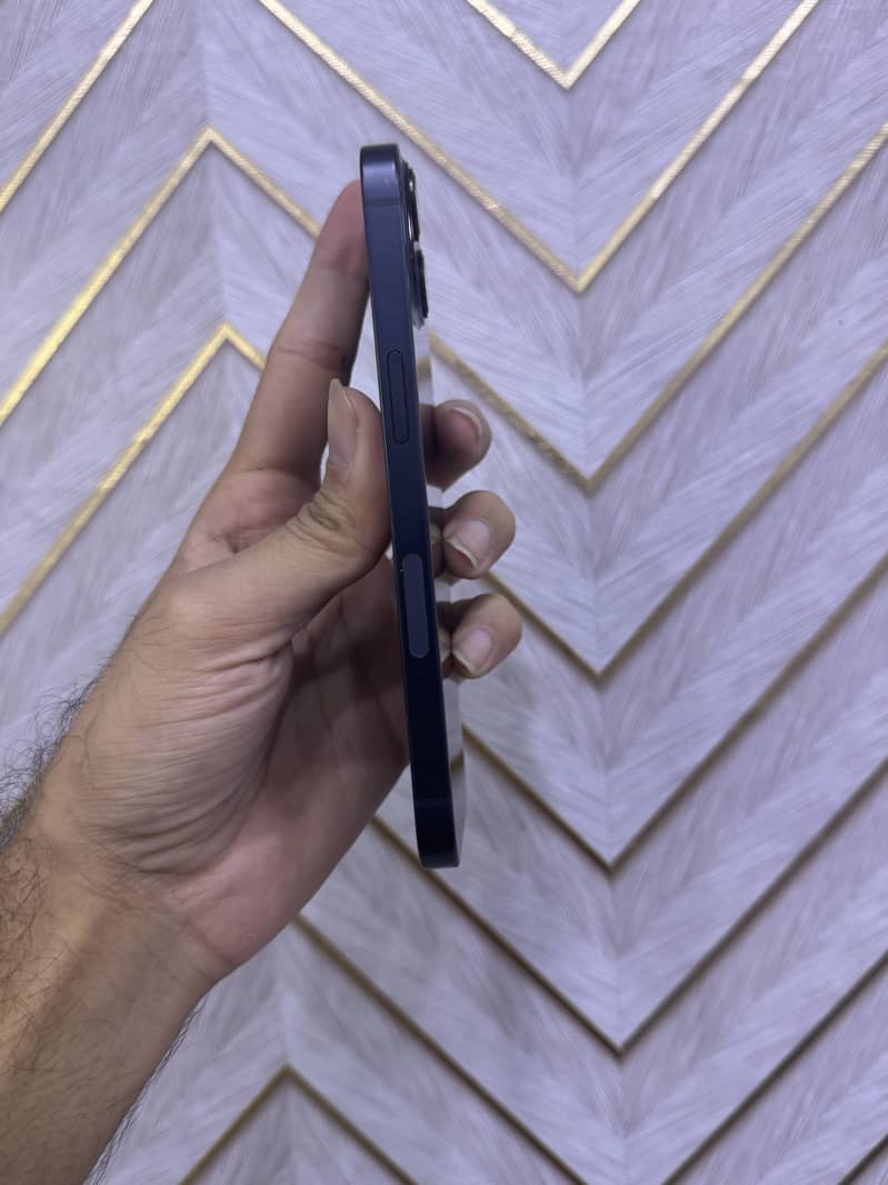 Apple iPhone 13 1