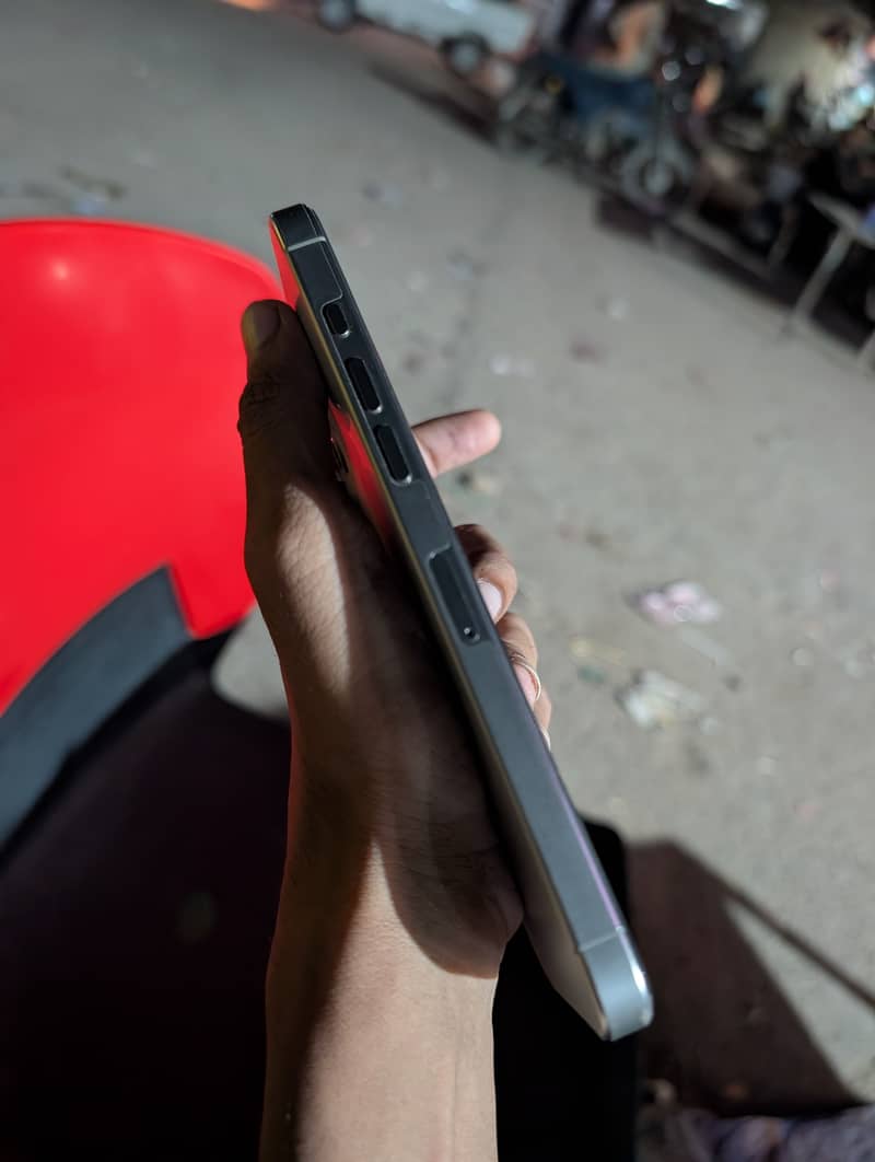 Apple iPhone 16 Pro Max 2