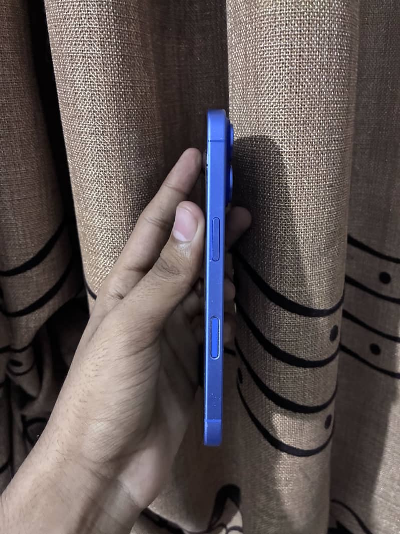 Apple iPhone 16 2