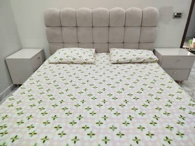 Modern Bubble Bed Set – Slightly Used – 2 Side Tables + Dressing