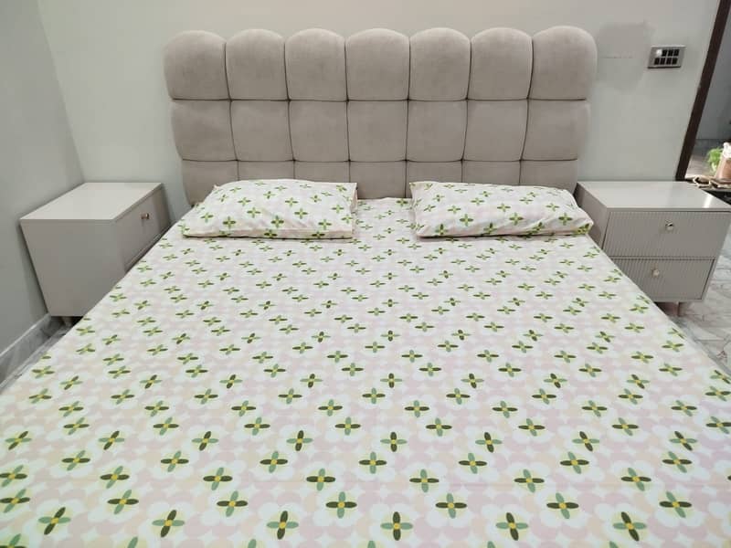 Modern Bubble Bed Set – Slightly Used – 2 Side Tables + Dressing 0