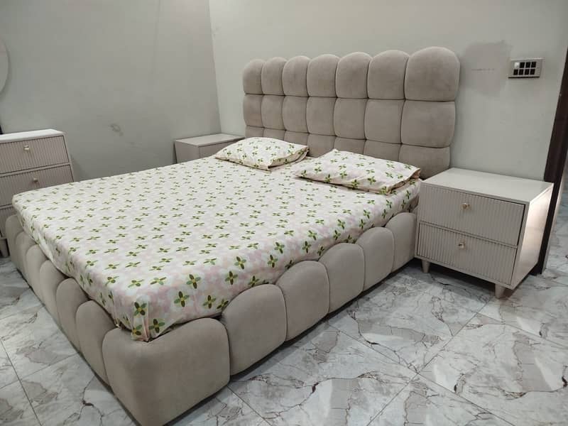 Modern Bubble Bed Set – Slightly Used – 2 Side Tables + Dressing 1