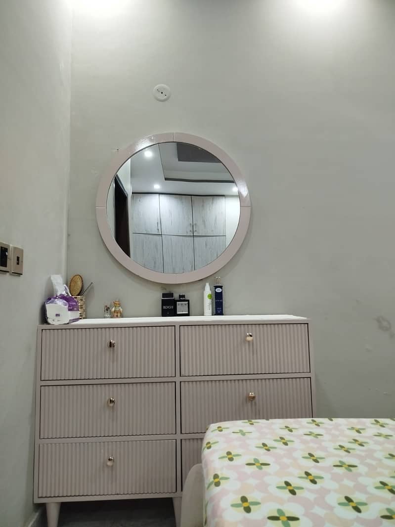 Modern Bubble Bed Set – Slightly Used – 2 Side Tables + Dressing 2