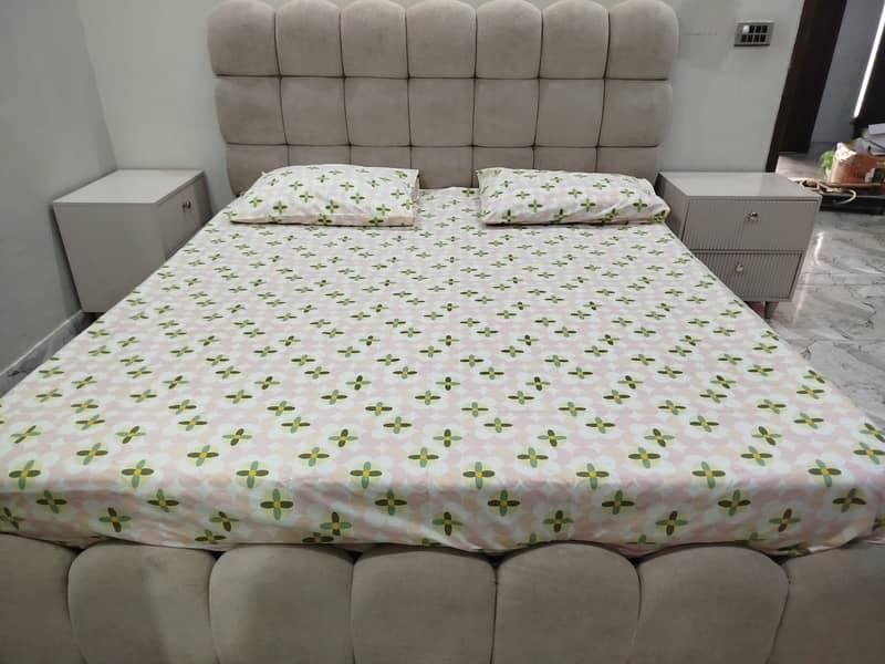 Modern Bubble Bed Set – Slightly Used – 2 Side Tables + Dressing 3