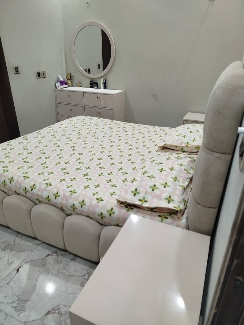 Modern Bubble Bed Set – Slightly Used – 2 Side Tables + Dressing 4