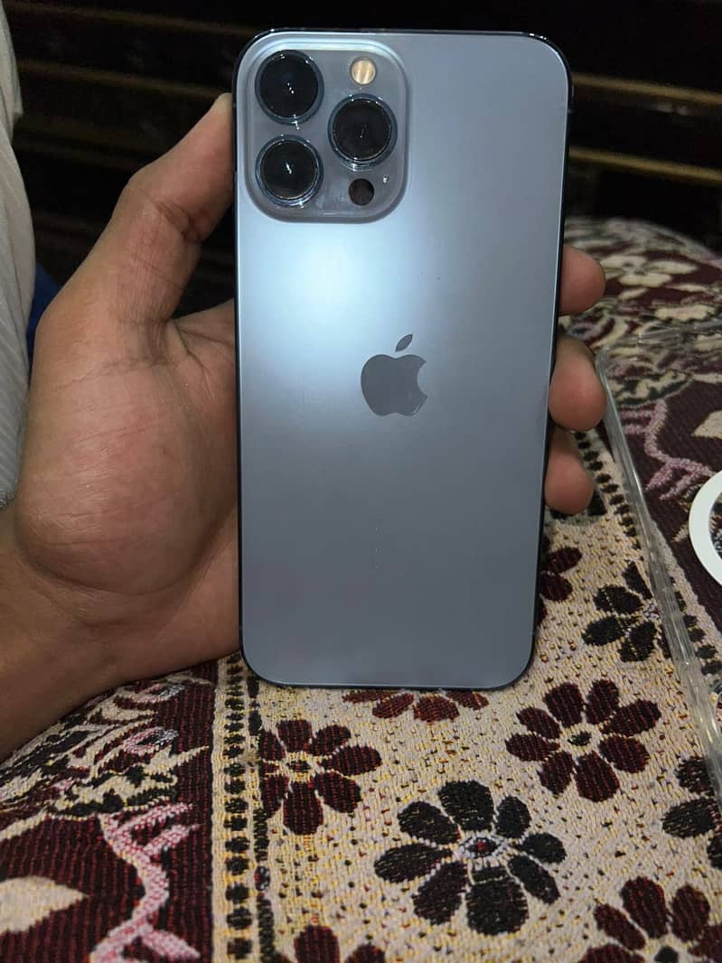 Apple iPhone 13 Pro Max 0